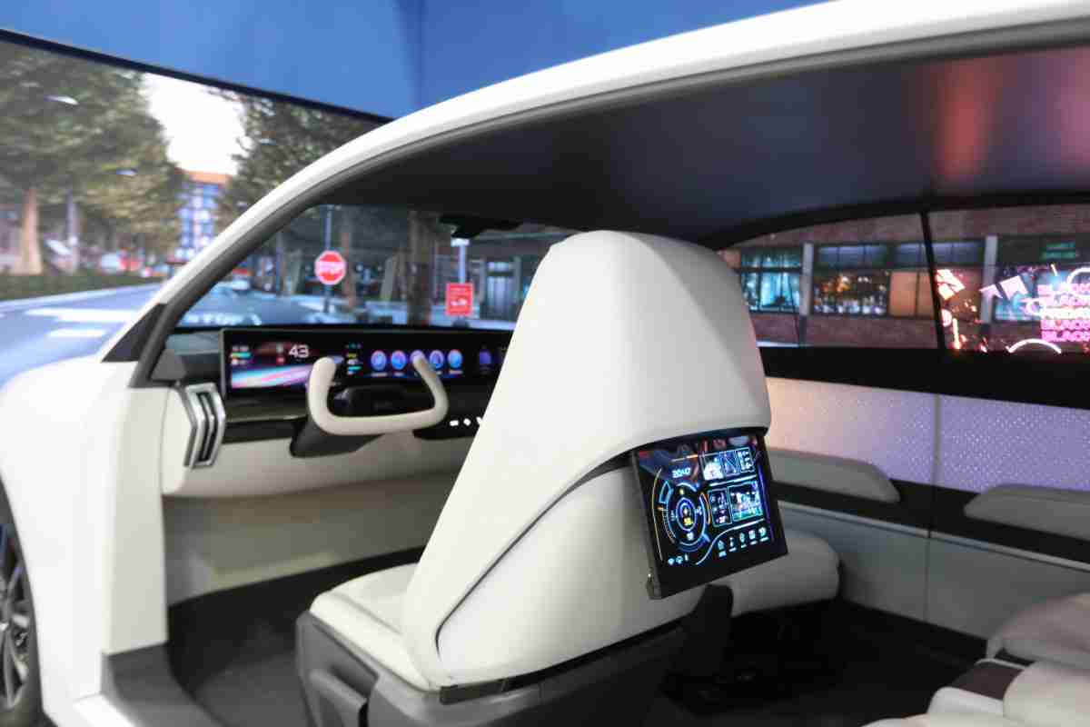 888.BY集团电子游戏的「可卷式后座娱乐显示器」加强后座乘客的感官体验，，，并保有个性化设计，，，可依使用偏好进行动态调整。。。